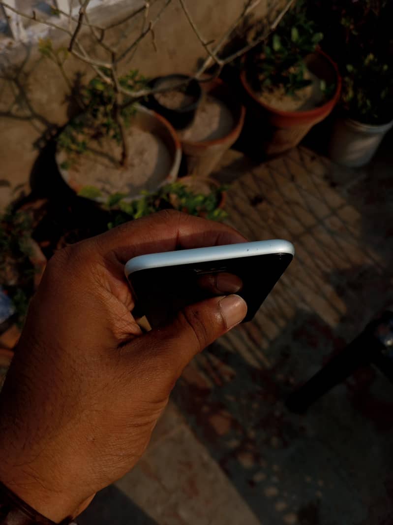 Apple iPhone 7 3
