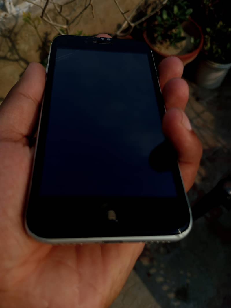 Apple iPhone 7 4