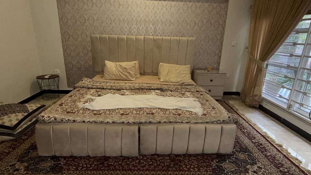 Single beds high back 3