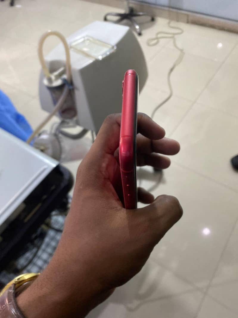 Apple iPhone 11 4