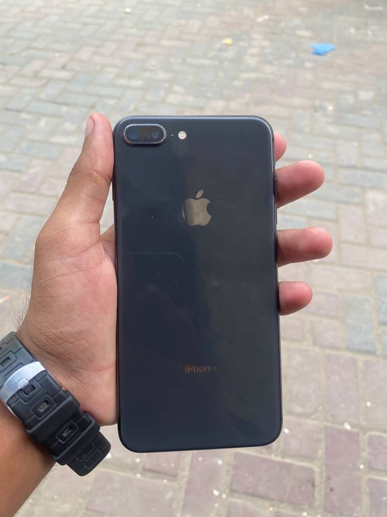 Apple iPhone 8 Plus 1