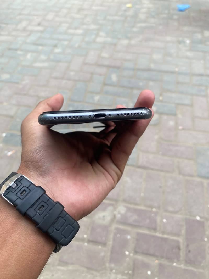 Apple iPhone 8 Plus 3