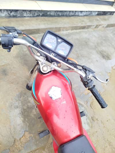 Honda 125 Red