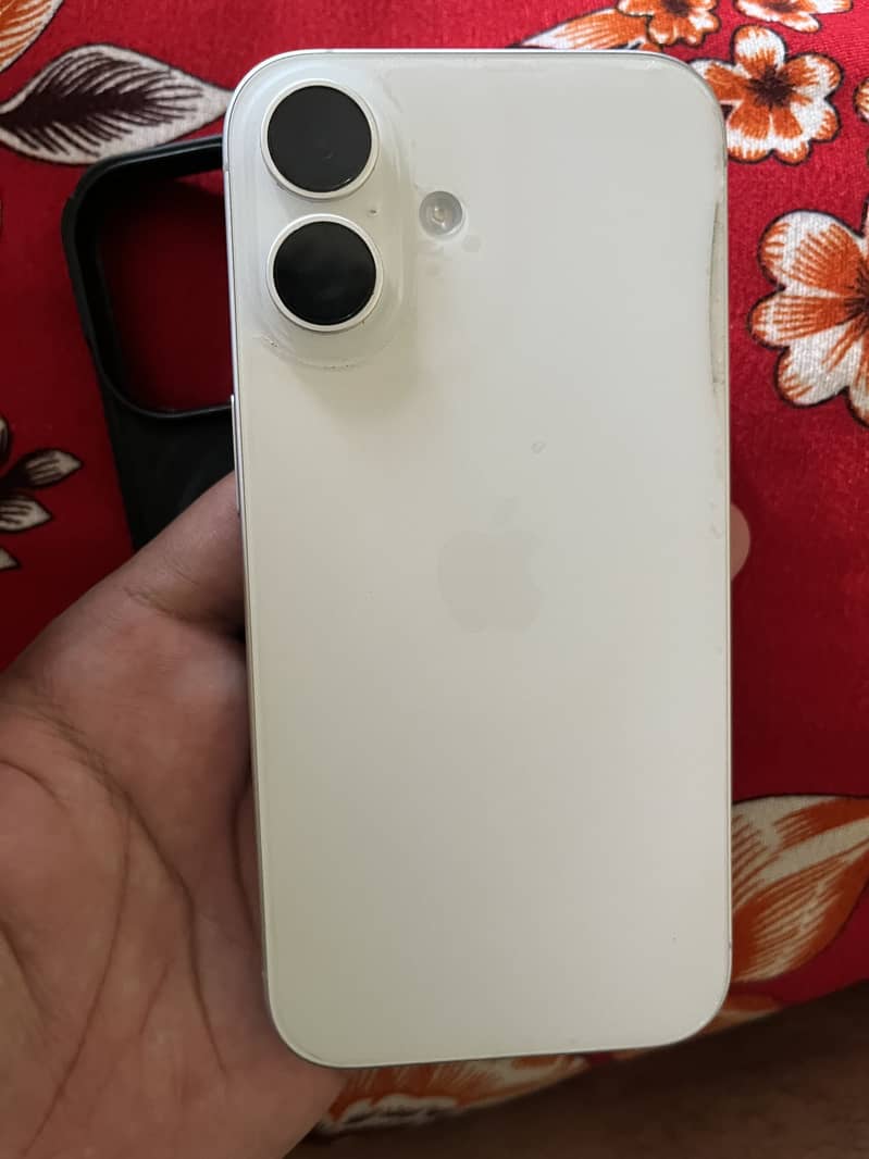 Apple iPhone 16 0