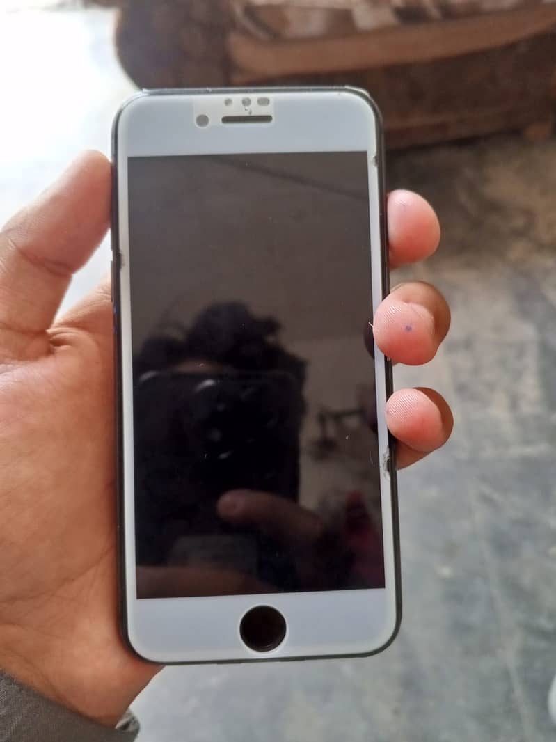 Apple iPhone 8 3