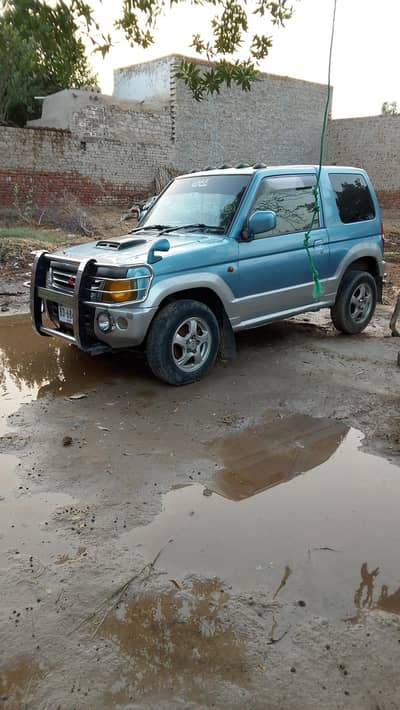 musthbushi Pajero meni 2000 model emport 2007 register Karachi atomic