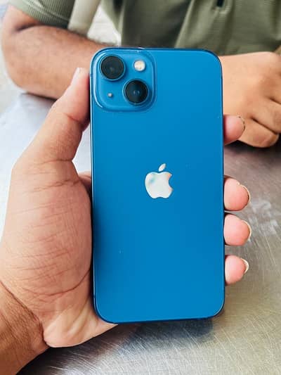Apple iPhone 13