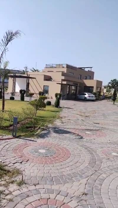 10 Kanal Farm House For Rent