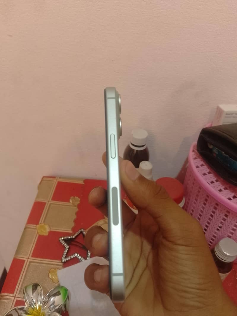 Apple iPhone 15 2