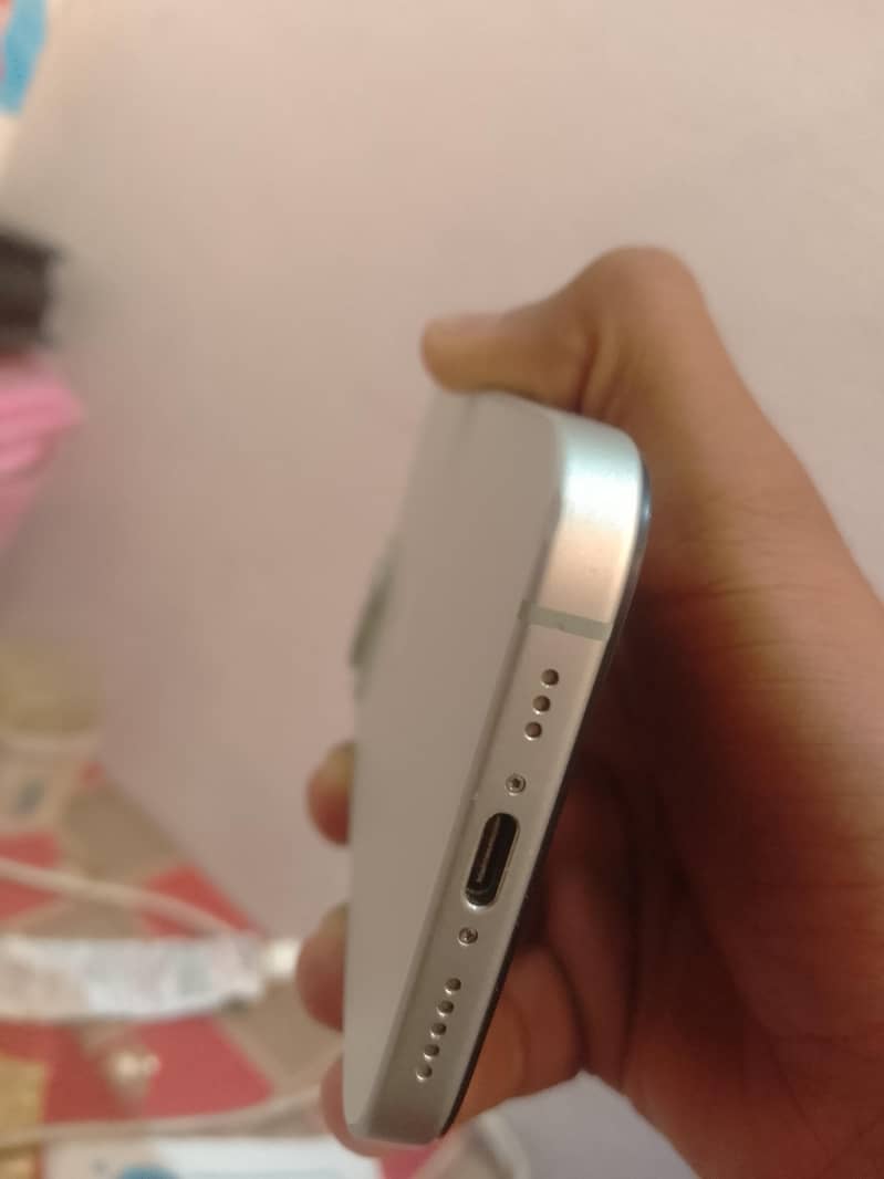 Apple iPhone 15 3