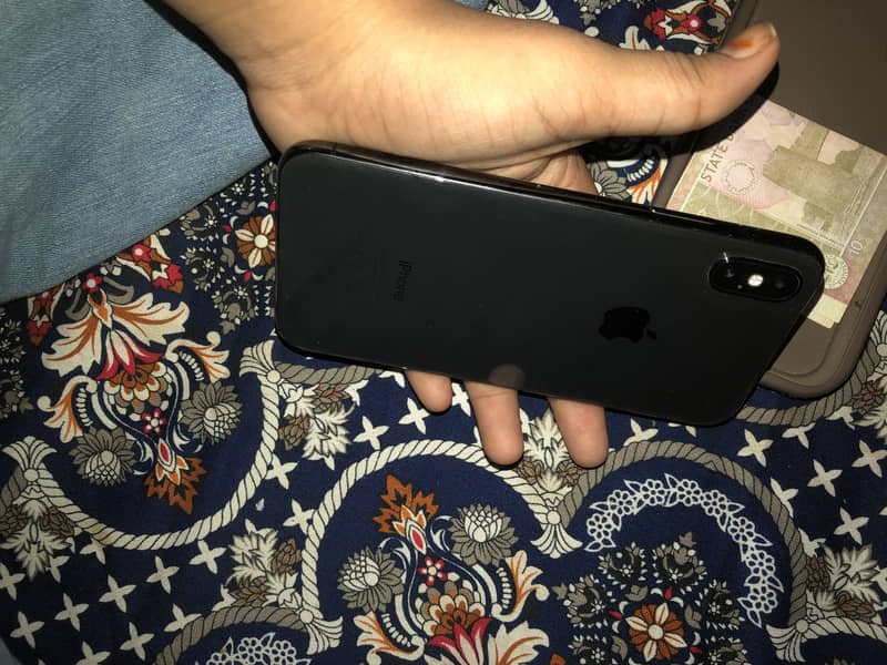 Apple iPhone X 4
