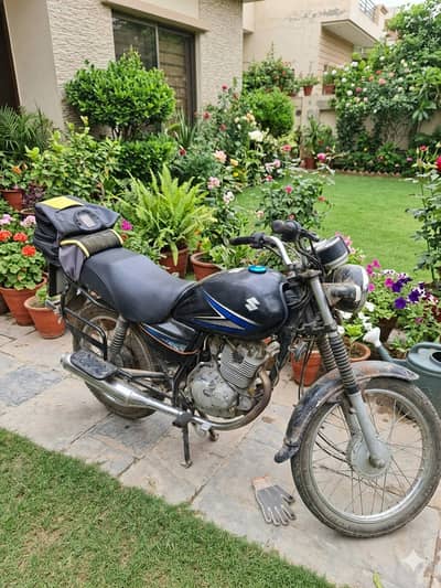 Suzuki GS 150 2015