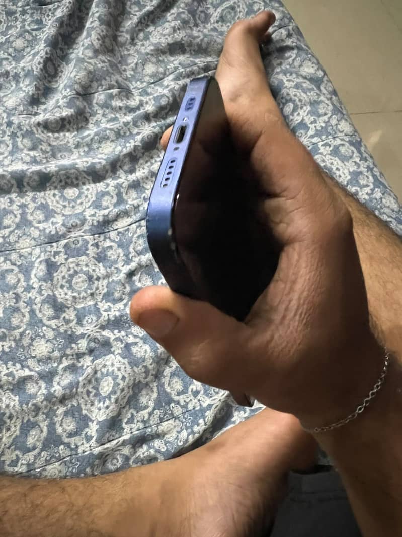 Apple iPhone 12 3