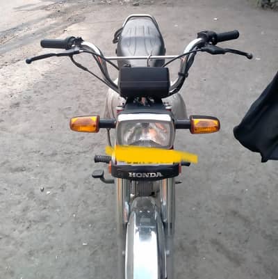 20 bata 21 model Honda CD 70