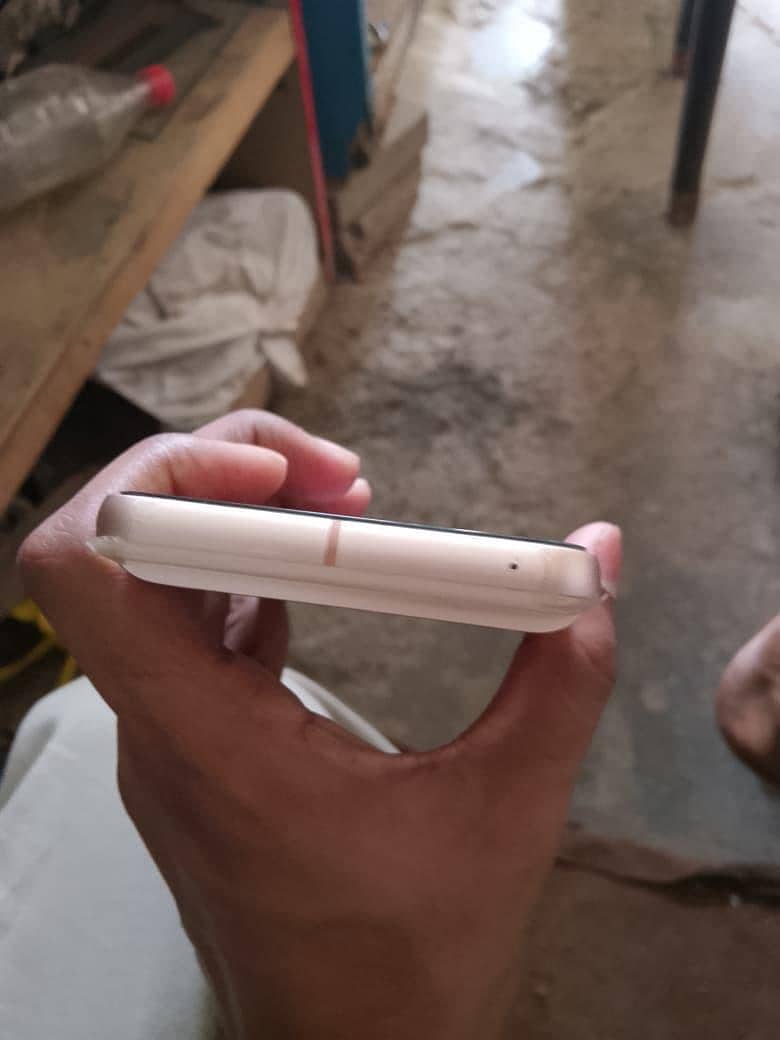 Google Pixel 8 3