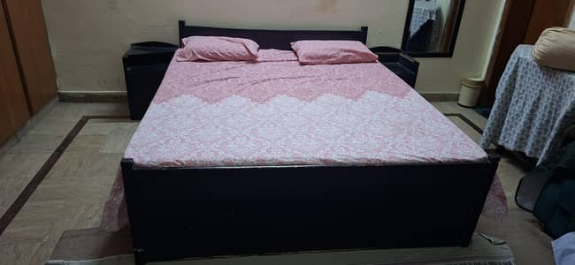 bed for sale with side tables