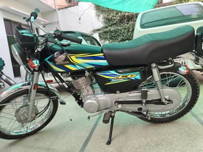 Honda 125 black colour