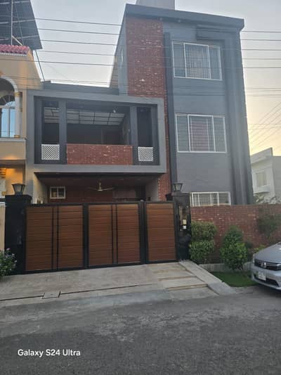 9.5 marla corner Owner Build House For sale