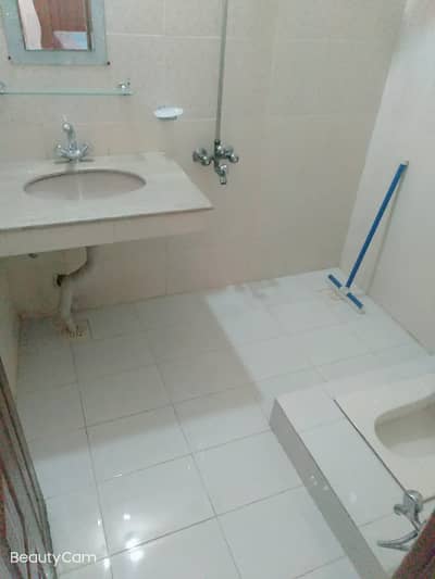 VIP beautiful 6 Marla portion is available for rent in sabzazar Lahore