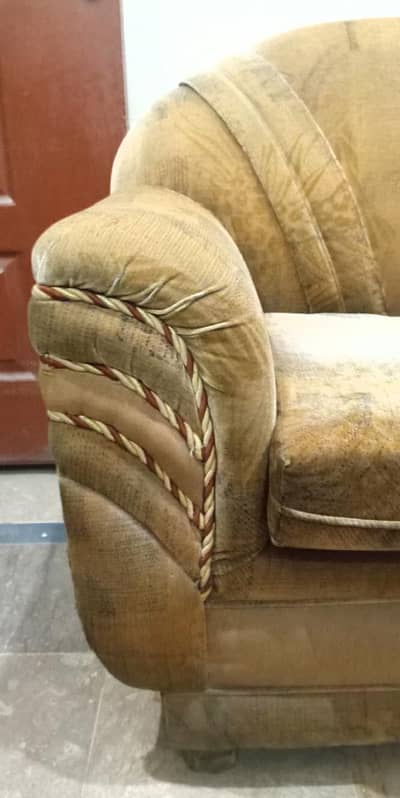 Luxury Sofa Set – Excellent Condition 7 Seater Sofa Set with Center Ta
