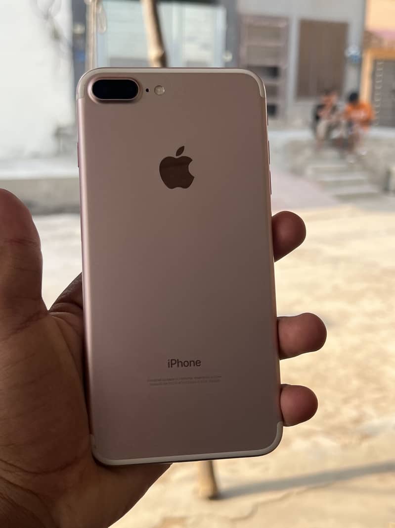 Apple iPhone 7 Plus 5