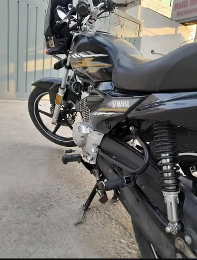 YAMAHA DX 2022 Black LUSH CONDITION ISB registered