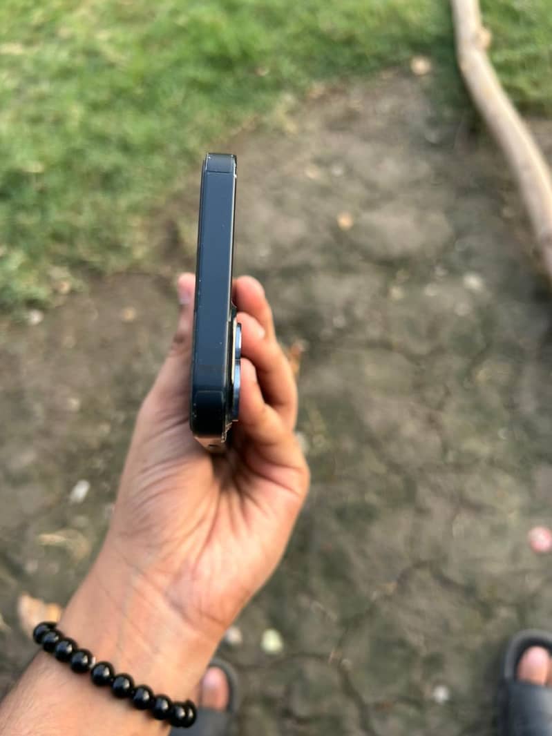 Apple iPhone 13 1