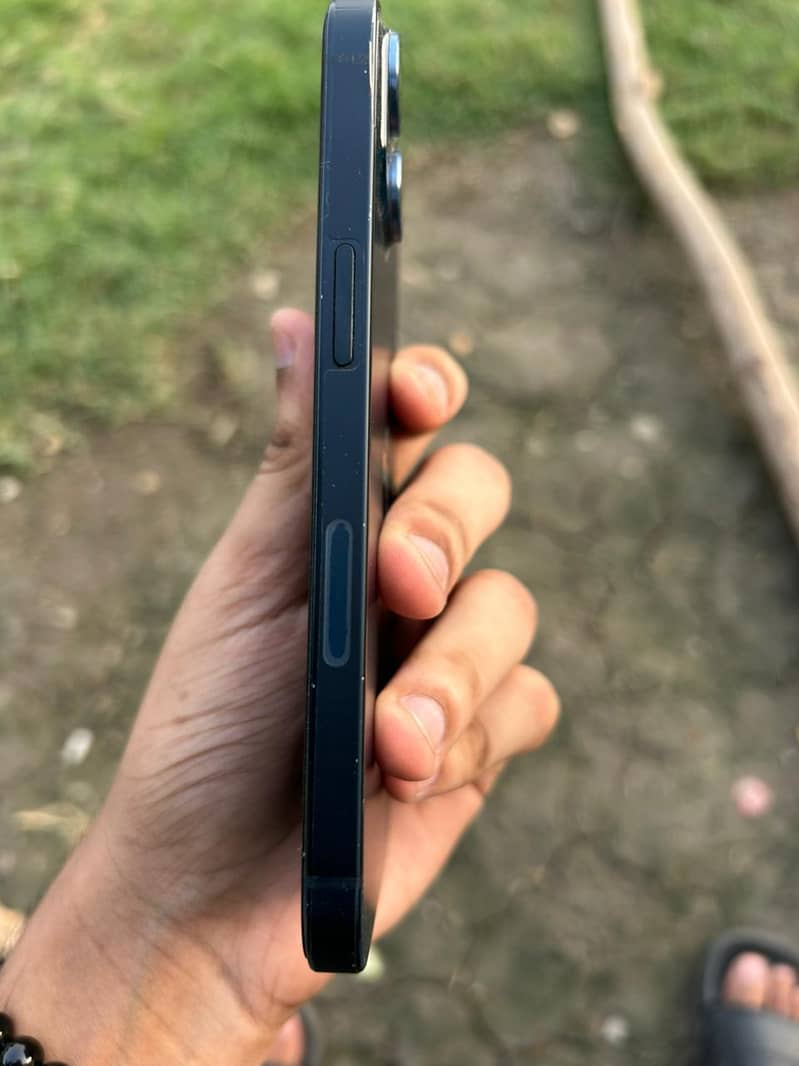 Apple iPhone 13 2
