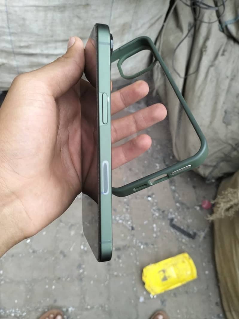 Apple iPhone 13 1