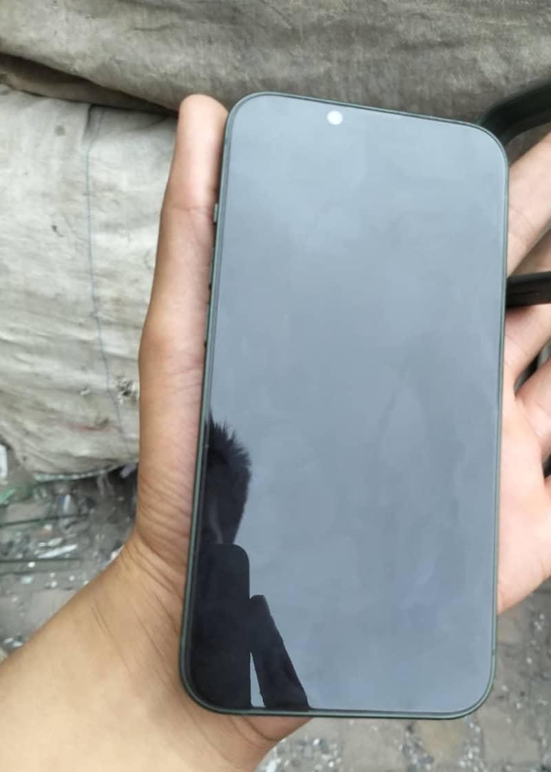 Apple iPhone 13 4