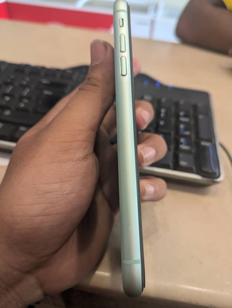Apple iPhone 11 3