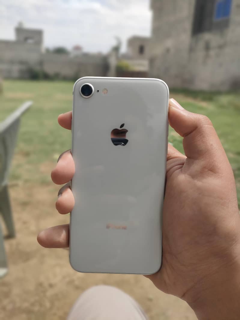 Apple iPhone 8 1