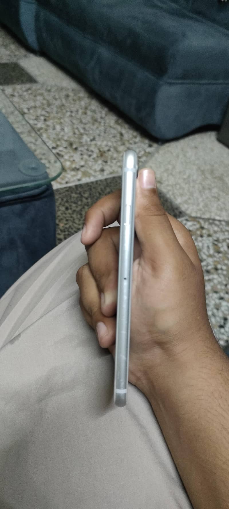 Apple iPhone 8 4