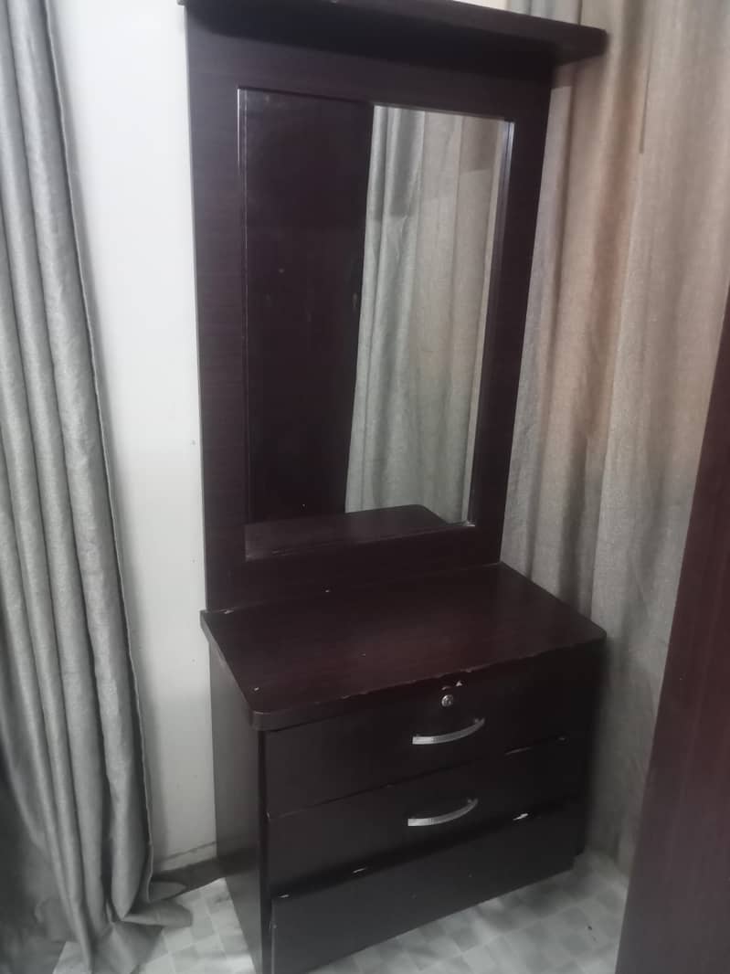 Dressing Table 4