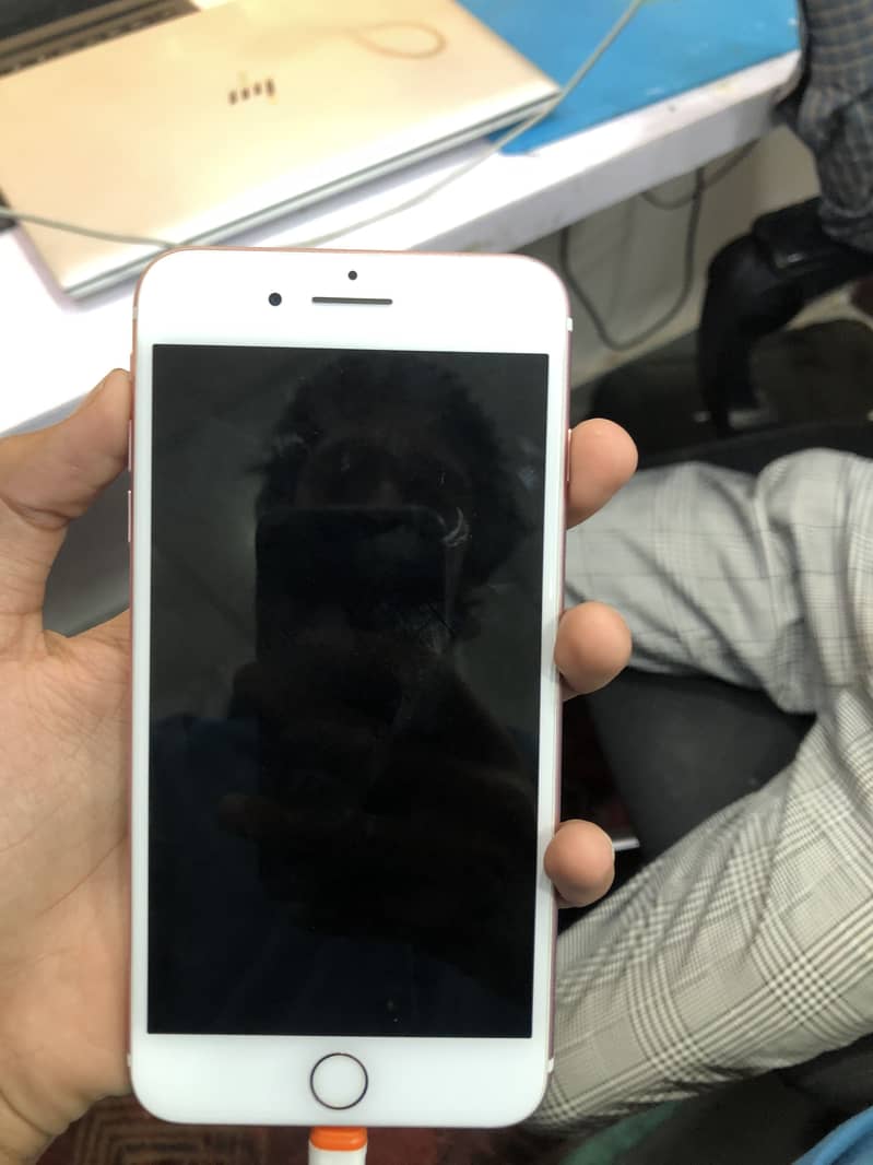 Apple iPhone 7 Plus 1