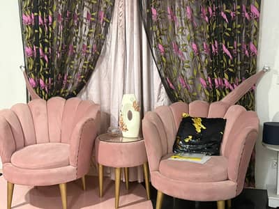 Luxury pink Velvet shell chairs with side table-Elegant set for sale