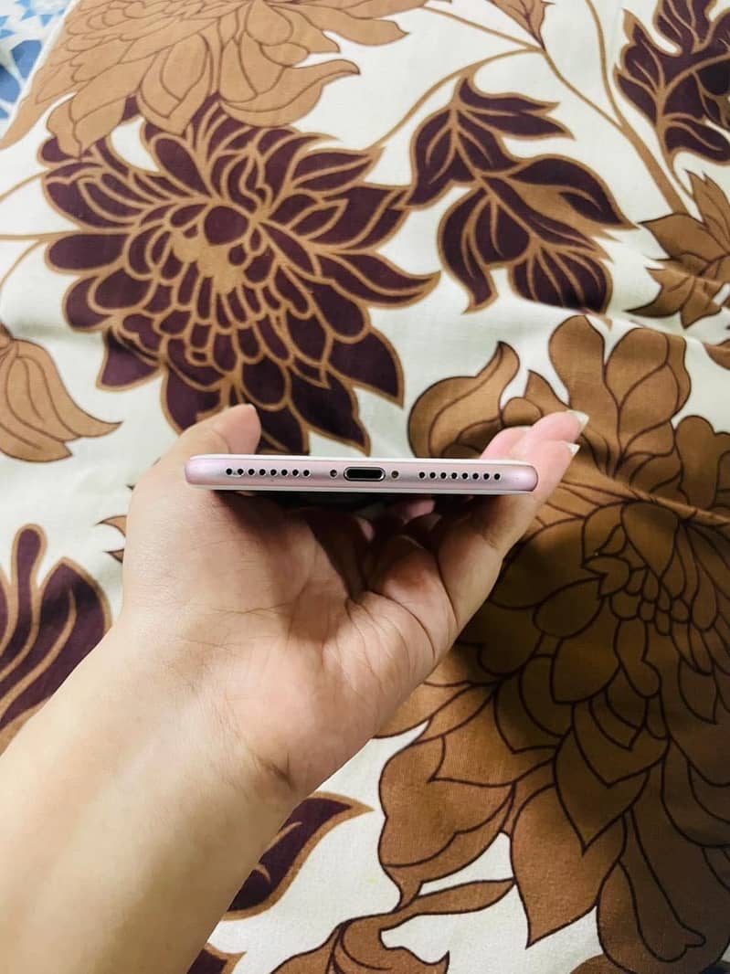 Apple iPhone 7 Plus 1