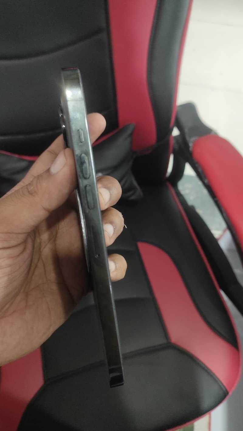 Apple iPhone 13 Pro Max 3