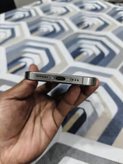 IPhone 15 Pro jv natural Taitinum