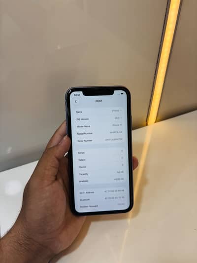 I phone 11 Official pta approved 64gb 90% bettery health 10/10 con
