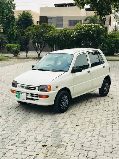 Daihatsu Cuore 2003 (0/3/7/0/4/2/0/1/8/2/6)