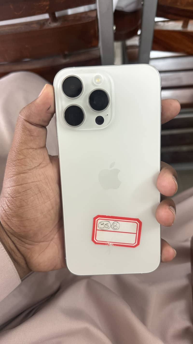 iPhone 15 pro max 4