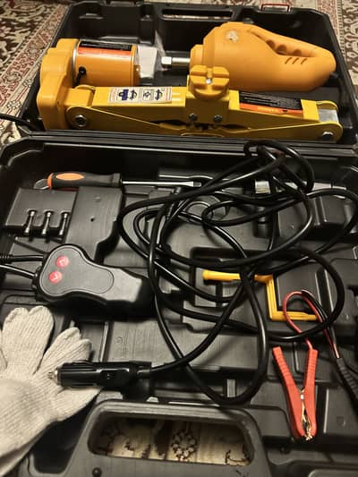 Electric Car Jack And Electric Car Wrench Excellent Condition