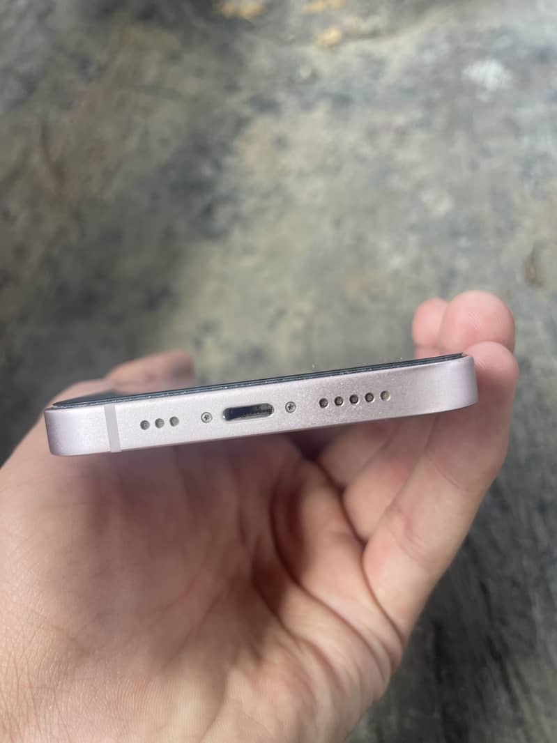 Apple iPhone 13 4