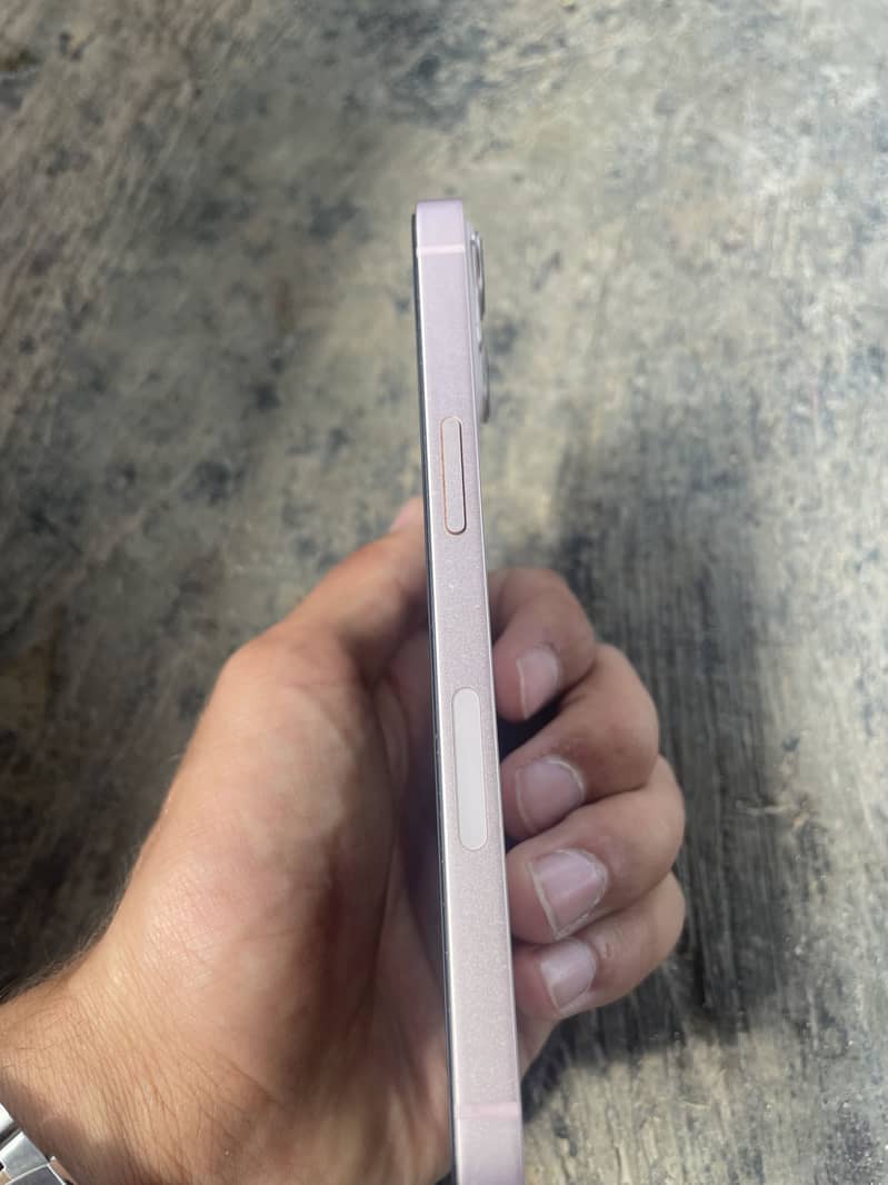 Apple iPhone 13 8