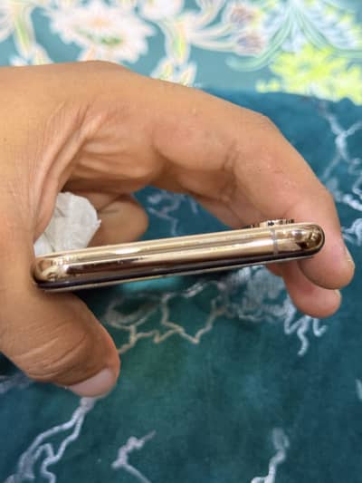 Iphone Xs pta approved 256 gb Contact 03185019273