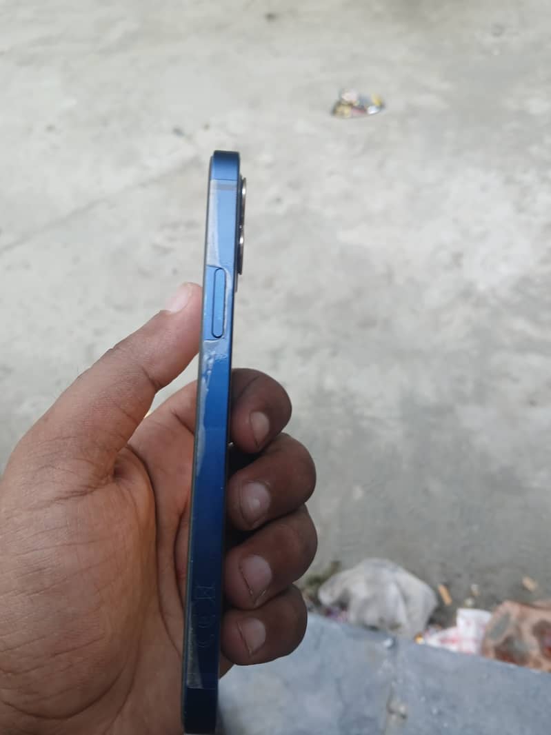 Apple iPhone 12 4