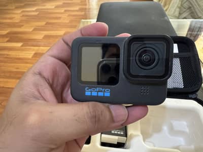 Go Pro hero 11 with complete accessories