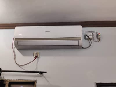 Orient 1.5 Ton DC Inverter AC – Excellent Condition