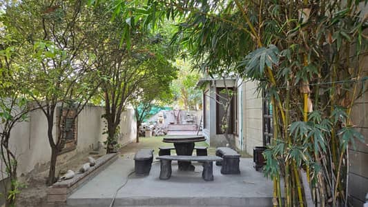 One Kanal Used Modern Design Bungalow For Sale At Prime Location Of DHA Lahore Near To Park Masjid & Commercial Market.